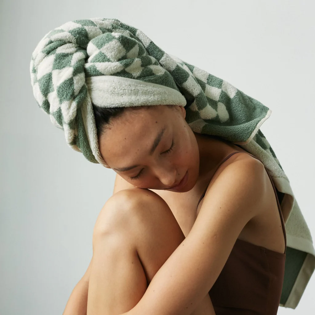 Baina Sage Chalk Roman Pool Towel - Image 3