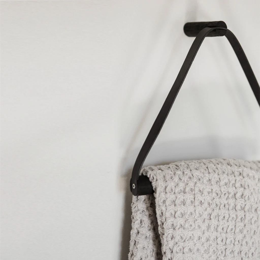 Ekta Living Towel Hanger Leather Black Oak - Image 3