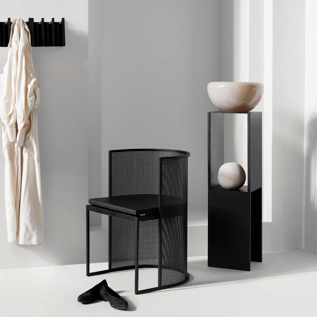 Kristina Dam Pedestal Table Black - Image 4